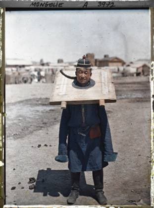 RECORD DATE NOT STATED Ourga, Mongolia a condemned (probably a soldier) to the pain of the Dog or Carcan , 1913 - Mongolia - StÃ phane Passet - (July 6-25) (French - ï»¿Ourga , Mongolie Un condamnÃ ( probablement un soldat ) Ã la peine de la cangue ou carcan). Costume, justice, exists in high definition, torture, punishment, prisoner, hairstyle , headgear, man, Clothing, society, HD, human beings, Ourga, Mongolian punished from the shackles Copyright: xpiemagsx AKahnlpie020223-1586 !ACHTUNG AUFNAHMEDATUM GESCHÄTZT!
