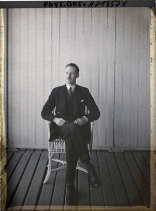 RECORD DATE NOT STATED Schevengue, The Hague, Netherlands Diplomat seated in a terrace , 1929 - Netherlands - StÃ phane Passet - (August 17-31) (French - ï»¿Scheveningue , La Haye , Pays-Bas Diplomate assis Ã une terrasse). Portrait, diplomacy, peace, repairs, man, Human beings, international relations, First World War Copyright: xpiemagsx AKahnlpie020223-17862 !ACHTUNG AUFNAHMEDATUM GESCHÄTZT!