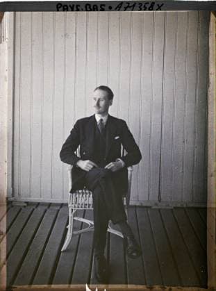 RECORD DATE NOT STATED Schevengue, The Hague, Netherlands Diplomat seated in a terrace , 1929 - Netherlands - StÃ phane Passet - (August 17-31) (French - ï»¿Scheveningue , La Haye , Pays-Bas Diplomate assis Ã une terrasse). Portrait, diplomacy, peace, repairs, man, Human beings, international relations, First World War Copyright: xpiemagsx AKahnlpie020223-17863 !ACHTUNG AUFNAHMEDATUM GESCHÄTZT!