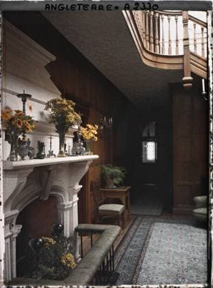 RECORD DATE NOT STATED Carbis Bay, Cornwall, England the living room fireplace in the villa of Albert Kahn , 1913 - England - Auguste LÃ on - (August 28 - September 3) (French - ï»¿Carbis Bay , Cornouailles , Angleterre La cheminÃ e du salon dans la villa d Albert Kahn). Interior view, carpet , hanging, exists in high definition, furniture, flower, Habitat , Architecture , HD, England, Carbis-Bay, interior of the villa Copyright: xpiemagsx AKahnlpie020223-3289 !ACHTUNG AUFNAHMEDATUM GESCHÄTZT!