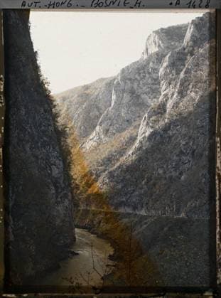 RECORD DATE NOT STATED Surroundings of Banja Luka, Bosnia and Herzegovina La Gorge du Vrbas before Krupa seen from downstream , 1912 - Balkans, Italy - Jean Brunhes and Auguste LÃ on - (October 13 - 27) (French - ï»¿Environs de Banja Luka , Bosnie-HerzÃ govine La gorge du Vrbas avant Krupa vue de l aval). Landscape, road, river, hydrography, throat, cliff, Nature , Environment, Bosnia, Banja Luka, Vrbas throat before Krupa towards the downstream Copyright: xpiemagsx AKahnlpie020223-6274 !ACHTUNG AUFNAHMEDATUM GESCHÄTZT!