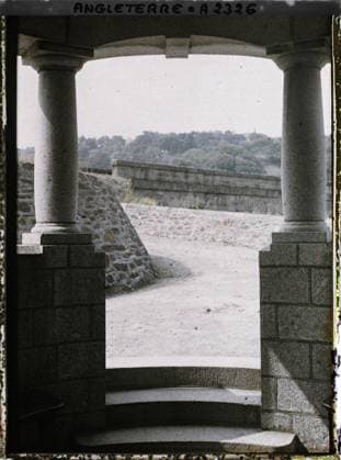 RECORD DATE NOT STATED Carbis Bay, Cornwall, England an entrance to the villa of Albert Kahn , 1913 - England - Auguste LÃ on - (August 28 - September 3) (French - ï»¿Carbis Bay , Cornouailles , Angleterre Une entrÃ e de la villa d Albert Kahn). Staircase, column, England, Carbis-Bay, an entrance to the villa Copyright: xpiemagsx AKahnlpie020223-3280 !ACHTUNG AUFNAHMEDATUM GESCHÄTZT!