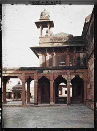 RECORD DATE NOT STATED Fatehpur Sikri, Indes part of the facade of the Palais des Vents (Hawa Mahal) , 1913-1914 - India, Pakistan - StÃ phane Passet - (December 16 -January 29) (French - ï»¿Fatehpur Sikri , Indes Une partie de la facade du Palais des Vents ( Hawa Mahal )). Moucharabieh, emperor, dome , dome, gallery, palace , castle, Habitat , Architecture, Indies, Fatehpour-Sikri, Mongolian architecture Copyright: xpiemagsx AKahnlpie020223-3017 !ACHTUNG AUFNAHMEDATUM GESCHÄTZT!