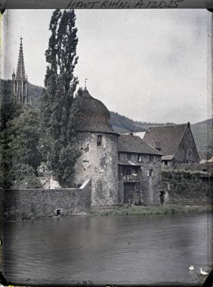 RECORD DATE NOT STATED Thann, Haut-Rhin, Alsace, France La Thur, La Tour des witches, La Collegiale , 1917 - Alsace - Paul Castelnau (photographic section of the armies) - (June) (French - ï»¿Thann , Haut-Rhin , Alsace , France La Thur , la Tour des Sorcieres , la collÃ giale). Roof, tower, bell tower, river, public civil architecture, housing, front, fortified architecture, medium age, rampart, Habitat , Architecture, First World War, Art, France, wen, a lar Copyright: xpiemagsx AKahnlpie020223-13560 !ACHTUNG AUFNAHMEDATUM GESCHÄTZT!