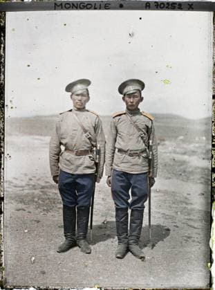 RECORD DATE NOT STATED Ourga, Mongolia two Cossack soldiers , 1913 - Mongolia - StÃ phane Passet - (July 6-25) (French - ï»¿Ourga , Mongolie Deux soldats cosaques). Military uniform, costume, foreign presence, weapon, man, army, Clothing, international relations, human beings, society Copyright: xpiemagsx AKahnlpie020223-1700 !ACHTUNG AUFNAHMEDATUM GESCHÄTZT!