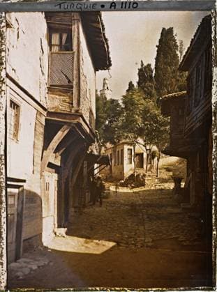 RECORD DATE NOT STATED Constantinople (current Istanbul), Turkey A street in the Pera district (current Beyo? Lu) , 1912 - Turkey - StÃ phane Passet - (September) (French - ï»¿Constantinople ( actuelle Istanbul ) , Turquie Une rue du quartier de Pera ( actuel Beyo?lu )). Housing, rue , Quartier, Habitat , Architecture, Turkey, Constantinople, pera an old street Copyright: xpiemagsx AKahnlpie020223-4953 !ACHTUNG AUFNAHMEDATUM GESCHÄTZT!