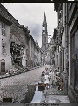 RECORD DATE NOT STATED Thann, Haut-Rhin, Alsace, France a street after the passage of an airplane , 1917 - Alsace - Paul Castelnau (photographic section of the armies) - (June) (French - ï»¿Thann , Haut-Rhin , Alsace , France Une rue au passage d un avion). Sign, exists in high definition, child, plane, street scene, ruins, front, bombardment, street , neighborhood, HD, human beings, daily life, First World War, Habitat , Architecture, France, Thann, a street (after an airplane) Copyright: xpiemagsx AKahnlpie020223-13534 !ACHTUNG AUFNAHMEDATUM GESCHÄTZT!