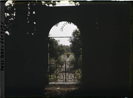 RECORD DATE NOT STATED The Hague, the Netherlands , 1929 - Netherlands - StÃ phane Passet - (August 17-31) (French - ï»¿La Haye , Pays-Bas). Flower, arc , arcade , arceau, ironwork, park , garden, Art , Habitat , Architecture, Holland, The Hague, the Royal Garden Copyright: xpiemagsx AKahnlpie020223-17777 !ACHTUNG AUFNAHMEDATUM GESCHÄTZT!
