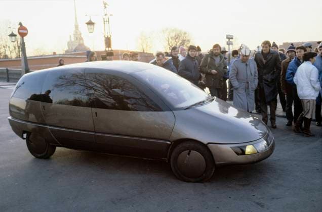 Okhta car created by amateur designers from Leningrad 8363170 06.07.1988 Okhta car created by amateur designers of the Leningrad laboratory of advanced prototyping of passenger cars of the Research Automobile and Automotive Institute. The new Okhta aroused interest among the inhabitants of Leningrad. Valery Lozovsky St. Petersburg Russia  Copyright: xValeryxLozovskyx