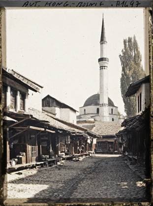 RECORD DATE NOT STATED Sarajevo, Bosnia and Herzegovina Street in the bazaar , 1912 - Balkans, Italy - Jean Brunhes and Auguste LÃ on - (October 13 - 27) (French - ï»¿Sarajevo , Bosnie-HerzÃ govine Rue dans le bazar). Market , fair, souk, Islam, minaret, commercial architecture, paved road, street , neighborhood, awning, mosque, religious architecture, Economic activity, religion, housing , architecture, Bosnia, Sarajevo, street in the bazaar Copyright: xpiemagsx AKahnlpie020223-6339 !ACHTUNG AUFNAHMEDATUM GESCHÄTZT!