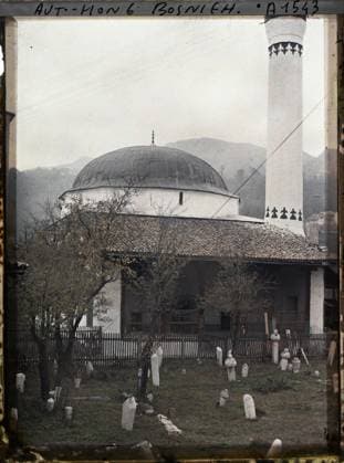 RECORD DATE NOT STATED Sarajevo, Bosnia and Herzegovina Muslim cemetery and mosque , 1912 - Balkans, Italy - Jean Brunhes and Auguste LÃ on - (October 13 - 27) (French - ï»¿Sarajevo , Bosnie-HerzÃ govine Cimetiere musulman et MosquÃ e). Cemetery, funeral architecture, Islam, portico, mosque, religious architecture, Habitat , Architecture , Religion, Bosnia, Sarajevo, Muslim cemetery and mosque Copyright: xpiemagsx AKahnlpie020223-6374 !ACHTUNG AUFNAHMEDATUM GESCHÄTZT!