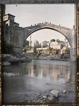 RECORD DATE NOT STATED Mostar, Bosnia and Herzegovina The old Mostar bridge , 1912 - Balkans, Italy - Jean Brunhes and Auguste LÃ on - (October 13 - 27) (French - ï»¿Mostar , Bosnie-HerzÃ govine Le vieux pont de Mostar). River, civil engineering, exists in high definition, hydrography, medium age, mosque, bridge, Habitat , architecture, HD, nature , environment, art, Bosni, Mostar, Pont Copyright: xpiemagsx AKahnlpie020223-6388 !ACHTUNG AUFNAHMEDATUM GESCHÄTZT!