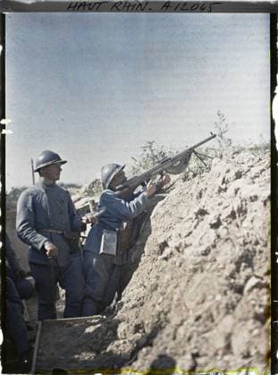 RECORD DATE NOT STATED Hirtzbach, Haut-Rhin, Alsace, first-line trench, soldiers with a Chauchat machine gunshot , 1917 - Alsace - Paul Castelnau (photographic section of the armies) - (June) (French - ï»¿Hirtzbach , Haut-Rhin , Alsace , France TranchÃ e de premiere ligne , soldats avec un fusil mitrailleur Chauchat). Work scene, forehead, trenches, weapon, hairy, Daily life, First World War, France, Hirtzbach, 1st line trench, machine gun Copyright: xpiemagsx AKahnlpie020223-137 !ACHTUNG AUFNAHMEDATUM GESCHÄTZT!