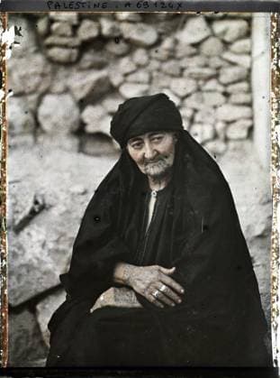 RECORD DATE NOT STATED Jerusalem, Palestine old woman from AS-Salt, tattooed with indigo , 1918 - Near East, Egypt, Palestine, Cyprus - Paul Castelnau (photographic section of the armies) - (January 9 -October 6) (French - ï»¿JÃ rusalem , Palestine Vieille femme d As-Salt , tatouÃ e Ã l indigo). Woman, costume, ethnic minority, Bedouin, Islam, portrait, hairstyle , headgear, Human beings, clothing, society, religion Copyright: xpiemagsx AKahnlpie020223-4171 !ACHTUNG AUFNAHMEDATUM GESCHÄTZT!