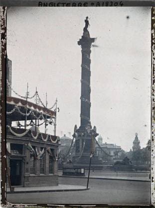 RECORD DATE NOT STATED London, England the Nelson column on Trafalgar Square , 1919 - England - Fernand Cuville - (July 18-23) (French - ï»¿Londres , Angleterre La colonne Nelson sur Trafalgar Square). Statue, military personality, dog, animal represented , fantastic animal, sculpture, column, commemoration, street , neighborhood, flag, Personality, animal, art, First World War, Habitat , Architecture, England, London, Trafalgar Square and the Nelson column Copyright: xpiemagsx AKahnlpie020223-2634 !ACHTUNG AUFNAHMEDATUM GESCHÄTZT!