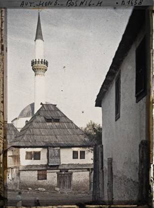 RECORD DATE NOT STATED Jajce, Bosnia and Herzegovina The Mosque and the Moucharabis House , 1912 - Balkans, Italy - Jean Brunhes and Auguste LÃ on - (October 13 - 27) (French - ï»¿Jajce , Bosnie-HerzÃ govine La mosquÃ e et la maison des moucharabis). Roof, Islam, minaret, home, moucharabieh, mosque, religious architecture, Religion , Habitat , Architecture, Bosnia, Jajce, the Mosque and the Moucharabis House Copyright: xpiemagsx AKahnlpie020223-6299 !ACHTUNG AUFNAHMEDATUM GESCHÄTZT!