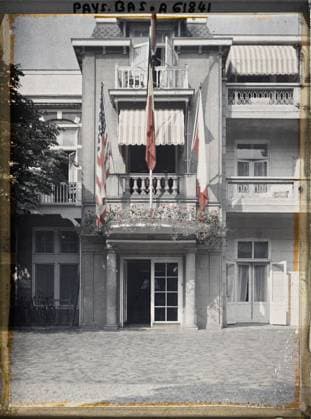 RECORD DATE NOT STATED Schevengue, The Hague, the Netherlands the White Brug hotel , 1929 - Netherlands - StÃ phane Passet - (August 17-31) (French - ï»¿Scheveningue , La Haye , Pays-Bas L hÃ tel White Brug). Commercial architecture, diplomacy, peace, repairs, restoration , hotel, flag, Habitat , architecture, international relations, First World War, economic activity, Hollande, La Haye, HÃ tel White Use Copyright: xpiemagsx AKahnlpie020223-17680 !ACHTUNG AUFNAHMEDATUM GESCHÄTZT!