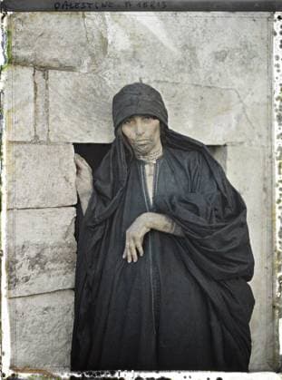 RECORD DATE NOT STATED Jerusalem, Palestine Woman of AS-Salt tattooed at Indigo , 1918 - Near East, Egypt, Palestine, Cyprus - Paul Castelnau (photographic section of the armies) - (January 9 -October 6) (French - ï»¿JÃ rusalem , Palestine Femme d As-Salt tatouÃ e Ã l indigo). Woman, costume, ethnic minority, Bedouin, Islam, portrait, tattoo, hairstyle , headgear, Human beings, clothing, society, religion, Palestine, Jerusalem, women of El-Salt Copyright: xpiemagsx AKahnlpie020223-4169 !ACHTUNG AUFNAHMEDATUM GESCHÄTZT!