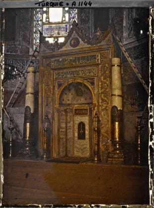 RECORD DATE NOT STATED Constantinople (current Istanbul), Turkey the Mihrab in the apse of Aya Sophia Camii ( Holy Sophia Mosque ) , 1912 - Turkey - StÃ phane Passet - (September) (French - ï»¿Constantinople ( actuelle Istanbul ) , Turquie Le mihrab dans l abside de la Aya Sophia Camii ( Â«mosquÃ e Sainte-SophieÂ» )). Inner view, Islam, religious or votive inscription, mosque, religious architecture, Habitat , Architecture , Religion , Inscription , information, Turkey, Constantinople, Ste Sophie Copyright: xpiemagsx AKahnlpie020223-4963 !ACHTUNG AUFNAHMEDATUM GESCHÄTZT!
