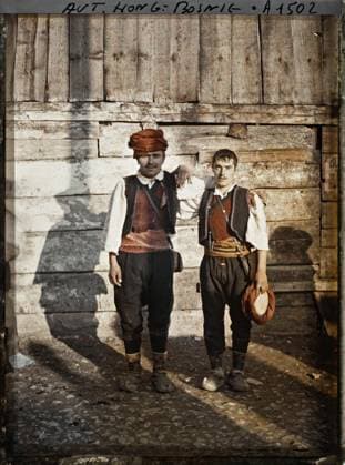 RECORD DATE NOT STATED Sarajevo, Bosnia and Herzegovina Two Serbs , 1912 - Balkans, Italy - Jean Brunhes and Auguste LÃ on - (October 13 - 27) (French - ï»¿Sarajevo , Bosnie-HerzÃ govine Deux Serbes). Costume, portrait, hairstyle , headgear, man, Clothing, human beings, Bosnia, Sarajevo, two Serbs Copyright: xpiemagsx AKahnlpie020223-6345 !ACHTUNG AUFNAHMEDATUM GESCHÄTZT!