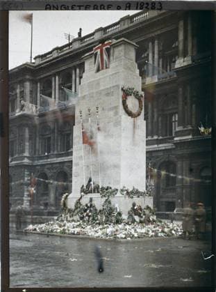 RECORD DATE NOT STATED London, England the cenotaph , 1919 - England - Fernand Cuville - (July 18-23) (French - ï»¿Londres , Angleterre Le cÃ notaphe). Funeral architecture, flower, commemoration, street , neighborhood, flag, Habitat , Architecture, First World War, England, London, the war memorial Copyright: xpiemagsx AKahnlpie020223-3233 !ACHTUNG AUFNAHMEDATUM GESCHÄTZT!