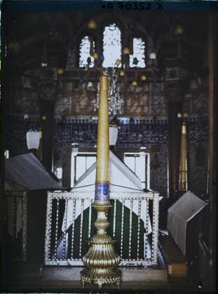 RECORD DATE NOT STATED Constantinople (current Istanbul), inner Turkey of the Türbe (mausoleum) of the Sultan Süleyman where Süleyman II, Süleyman III (1691) and Ahmet II (1695) rest. , 1912 - Turkey - StÃ phane Passet - (September) (French - ï»¿Constantinople ( actuelle Istanbul ) , Turquie IntÃ rieur du türbe ( mausolÃ e ) du Sultan Süleyman oÃ¹ reposent Süleyman II , Süleyman III ( 1691 ) et Ahmet II ( 1695 )). King , Queen, tomb, interior view, funeral architecture, Islam, object of worship, religious or votive inscription, funeral inscription, Habitat , Architecture , Religion , Inscription , information Copyright: xpiemagsx AKahnlpie020223-18815 !ACHTUNG AUFNAHMEDATUM GESCHÄTZT!