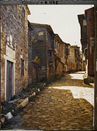 RECORD DATE NOT STATED Constantinople (current Istanbul), Turkey A street paved with Eyüp lined with stone or stone and wood houses , 1912 - Turkey - StÃ phane Passet - (September) (French - ï»¿Constantinople ( actuelle Istanbul ) , Turquie Une rue pavÃ e d Eyüp bordÃ e de maisons en pierre ou pierre et bois). Housing, rue , Quartier, Habitat , Architecture, Turkey, Eyoub, a street Copyright: xpiemagsx AKahnlpie020223-5028 !ACHTUNG AUFNAHMEDATUM GESCHÄTZT!