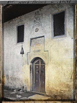 RECORD DATE NOT STATED Jajce, Bosnia and Herzegovina Vestibule of a Mosque , 1912 - Balkans, Italy - Jean Brunhes and Auguste LÃ on - (October 13 - 27) (French - ï»¿Jajce , Bosnie-HerzÃ govine Vestibule d une mosquÃ e). Islam, painted decor, painting, decorative arts, religious or votive inscription, door, mosque, religious architecture, Religion , Art , Inscription , information , Habitat , Architecture, Bosnia, Jajce, a mosque vestibule Copyright: xpiemagsx AKahnlpie020223-6320 !ACHTUNG AUFNAHMEDATUM GESCHÄTZT!