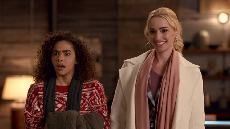 RECORD DATE NOT STATED GINNY & GEORGIA, (aka GINNY AND GEORGIA), from left: Antonia Gentry, Brianne Howey, A Very Merry Ginny & Georgia Christmas Special , (Season 2, ep. 206, aired Jan. 5, 2023). photo: Netflix Courtesy Everett Collection PUBLICATIONXNOTxINxCANxCHNxFRAxITAxJPNxNORxPOLxRUSxESPxUKxUSA