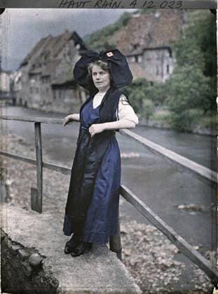 RECORD DATE NOT STATED Thann, Haut-Rhin, Alsace, Alsatian France , 1917 - Alsace - Paul Castelnau (photographic section of the armies) - (June) (French - ï»¿Thann , Haut-Rhin , Alsace , France Alsacienne). Costume, exists in high definition, portrait, front, patriotism, Clothing, HD, human beings, First World War, France, Thann, Alsatian Copyright: xpiemagsx AKahnlpie020223-13558 !ACHTUNG AUFNAHMEDATUM GESCHÄTZT!