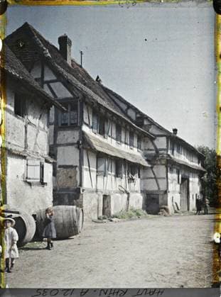 RECORD DATE NOT STATED Dannemarie, Haut-Rhin, Alsace, France Dannemarie , 1917 - Alsace - Paul Castelnau (photographic section of the armies) - (June) (French - ï»¿Dannemarie , Haut-Rhin , Alsace , France Dannemarie). Child, home, front, street , neighborhood, Human beings, Habitat , Architecture, First World War, France, Dlezary, Domenal Copyright: xpiemagsx AKahnlpie020223-166 !ACHTUNG AUFNAHMEDATUM GESCHÄTZT!