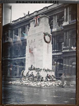 RECORD DATE NOT STATED London, England the cenotaph , 1919 - England - Fernand Cuville - (July 18-23) (French - ï»¿Londres , Angleterre Le cÃ notaphe). Funeral architecture, flower, commemoration, street , neighborhood, flag, Habitat , Architecture, First World War, England, London, the war memorial Copyright: xpiemagsx AKahnlpie020223-3231 !ACHTUNG AUFNAHMEDATUM GESCHÄTZT!