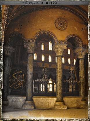 RECORD DATE NOT STATED Constantinople (current Istanbul), Turkey the northern gallery of the Aya Sophia Camii ( Mosque Holy Sophie ) in the direction of the South Gallery , 1912 - Turkey - StÃ phane Passet - (September) (French - ï»¿Constantinople ( actuelle Istanbul ) , Turquie La galerie nord de la Aya Sophia Camii ( Â«mosquÃ e Sainte-SophieÂ» ) en direction de la galerie sud). Inner view, Islam, painting, religious or votive inscription, arc , arcade , arceau, mosque, religious architecture, Habitat , Architecture , Religion , Art , Inscription , information, Turkey, Constantinople, Ste Sophie Copyright: xpiemagsx AKahnlpie020223-4965 !ACHTUNG AUFNAHMEDATUM GESCHÄTZT!