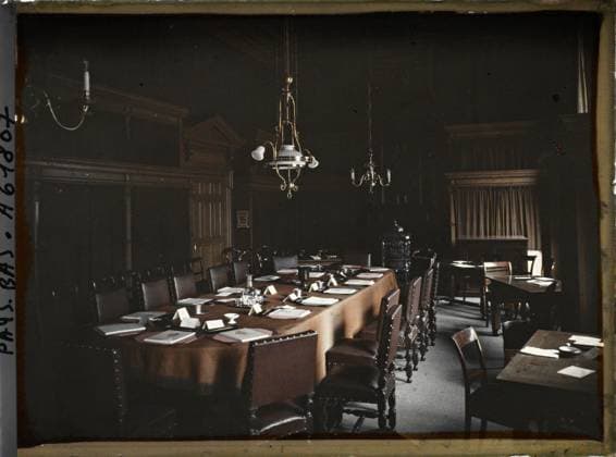 RECORD DATE NOT STATED The Hague, the Netherlands Binnenhof, the Salle of the Commission of the Peace Conference , 1929 - Netherlands - StÃ phane Passet - (August 17-31) (French - ï»¿La Haye , Pays-Bas Binnenhof , la salle des Commissions de la ConfÃ rence de la Paix). Parliament, interior view, public civil architecture, decorative arts, diplomacy, furniture, administration, peace, repairs, palace , castle, Habitat , architecture, art, international relations, society, First World War, Hollande, The Hague, Binnenhof. Commission room Copyright: xpiemagsx AKahnlpie020223-17653 !ACHTUNG AUFNAHMEDATUM GESCHÄTZT!