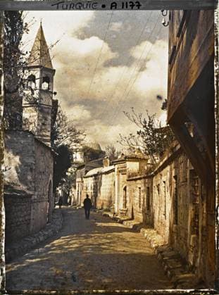 RECORD DATE NOT STATED Constantinople (current Istanbul), Turkey in a street in Eyüp, paved and electrified , 1912 - Turkey - StÃ phane Passet - (September) (French - ï»¿Constantinople ( actuelle Istanbul ) , Turquie Dans une rue d Eyüp , pavÃ e et Ã lectrifiÃ e). Electrical installation, Islam, minaret, street , neighborhood, mosque, religious architecture, Religion , Habitat , Architecture, Turkey, Eyoub, a street Copyright: xpiemagsx AKahnlpie020223-5029 !ACHTUNG AUFNAHMEDATUM GESCHÄTZT!