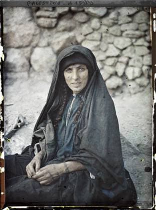 RECORD DATE NOT STATED Jerusalem, Palestine Woman of AS-Salt tattooed at Indigo , 1918 - Near East, Egypt, Palestine, Cyprus - Paul Castelnau (photographic section of the armies) - (January 9 -October 6) (French - ï»¿JÃ rusalem , Palestine Femme d As-Salt tatouÃ e Ã l indigo). Woman, costume, ethnic minority, Bedouin, Islam, exists in high definition, portrait, tattoo, hairstyle , headgear, Human beings, clothing, society, religion, HD, Palestine, Jerusalem, women of El-Salt Copyright: xpiemagsx AKahnlpie020223-5105 !ACHTUNG AUFNAHMEDATUM GESCHÄTZT!