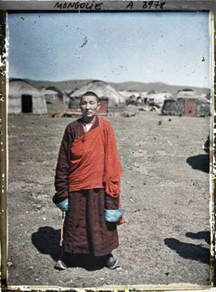 RECORD DATE NOT STATED Ourga, Mongolia a lama , 1913 - Mongolia - StÃ phane Passet - (July 6-25) (French - ï»¿Ourga , Mongolie Un lama). Buddhism, religious habit, costume, yurt, Buddhism of Tibetan rite, exists in high definition, portrait, man, Religion, clothing, HD, human beings, Ourga, type of lama Copyright: xpiemagsx AKahnlpie020223-1592 !ACHTUNG AUFNAHMEDATUM GESCHÄTZT!