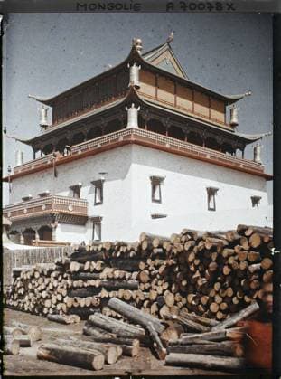 RECORD DATE NOT STATED Ourga, Mongolia STERES OF FIRST WOOD near the Megjid-Janraiseg temple in the Gandantegchinlin monastery , 1913 - Mongolia - StÃ phane Passet - (July 6-25) (French - ï»¿Ourga , Mongolie Steres de bois de chauffe pres du temple Megjid-Janraiseg dans le monastere de Gandantegchinlin). Buddhism, sacred animal, temple, Tibetan rite Buddhism, represented animal , fantastic animal, monastery, religious architecture, Religion , Animal , Habitat , Architecture Copyright: xpiemagsx AKahnlpie020223-1670 !ACHTUNG AUFNAHMEDATUM GESCHÄTZT!
