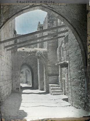 RECORD DATE NOT STATED Jerusalem, Palestine Street El Wad , 1918 - Near East, Egypt, Palestine, Cyprus - Paul Castelnau (photographic section of the armies) - (January 9 -October 6) (French - ï»¿JÃ rusalem , Palestine La rue el Wad). Housing, covered passage, street , neighborhood, arc , arcade , arceau, Habitat , Architecture, Palestine, Jerusalem, rue El WÃ¢d Copyright: xpiemagsx AKahnlpie020223-5069 !ACHTUNG AUFNAHMEDATUM GESCHÄTZT!