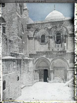 RECORD DATE NOT STATED Jerusalem, Palestine Parvis of the Church of Saint-SÃ pulcre , 1918 - Near East, Egypt, Palestine, Cyprus - Paul Castelnau (photographic section of the armies) - (January 9 -October 6) (French - ï»¿JÃ rusalem , Palestine Parvis de l Ã glise du Saint-SÃ pulcre). Church, Christianity, Terrace, Religious Architecture, Religion , Habitat , Architecture, Palestine, Jerusalem, Basilica of St Sepulcher Copyright: xpiemagsx AKahnlpie020223-5082 !ACHTUNG AUFNAHMEDATUM GESCHÄTZT!