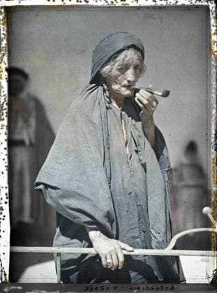 RECORD DATE NOT STATED Jerusalem, Palestine old woman from AS-Salt smoking the pipe , 1918 - Near East, Egypt, Palestine, Cyprus - Paul Castelnau (photographic section of the armies) - (January 9 -October 6) (French - ï»¿JÃ rusalem , Palestine Vieille femme d As-Salt en train de fumer la pipe). Woman, costume, ethnic minority, exists in high definition, portrait, pipe, tattoo, accessory, jewelry, hairstyle , headgear, Human beings, clothing, society, HD, Palestine, Jerusalem, wife of El-Salt Copyright: xpiemagsx AKahnlpie020223-5104 !ACHTUNG AUFNAHMEDATUM GESCHÄTZT!