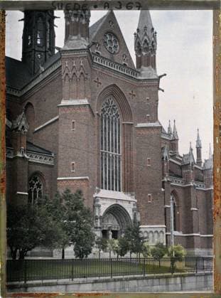 RECORD DATE NOT STATED Uppsala, Sweden entrance to the southern transept of the cathedral , 1910 - Voyage of Albert Kahn and Auguste LÃ on in Scandinavia - (August 9 - September 14) (French - ï»¿Uppsala , Suede EntrÃ e du transept sud de la cathÃ drale). Religious architecture, Habitat , Architecture, August 24 - Upsala cathedral. Lateral entrance upsala, side door of the cathedral Copyright: xpiemagsx AKahnlpie020223-5126 !ACHTUNG AUFNAHMEDATUM GESCHÄTZT!