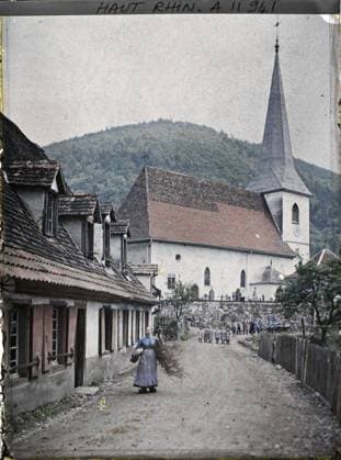 RECORD DATE NOT STATED SIZE, today-rhin, aspirace, France Rue , 1917 - Alsace - Paul Castelnau (photographic section of the armies) - (June) (French - ï»¿Sewen , Haut-Rhin , Alsace , France Rue). Church, work scene, child, rural life, street scene, front, street , neighborhood, Daily life, human beings, First World War, Habitat , Architecture, FRANCE, SIZE, RIGHT Copyright: xpiemagsx AKahnlpie020223-13476 !ACHTUNG AUFNAHMEDATUM GESCHÄTZT!