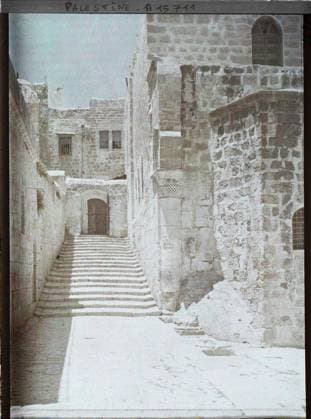 RECORD DATE NOT STATED Jerusalem, Palestine Entrance to the forecourt of the Holy Sepulcher , 1918 - Near East, Egypt, Palestine, Cyprus - Paul Castelnau (photographic section of the armies) - (January 9 -October 6) (French - ï»¿JÃ rusalem , Palestine EntrÃ e du parvis du Saint SÃ pulcre). Christianity, staircase, door, religious architecture, Religion , Habitat , Architecture, Palestine, Jerusalem, Access to the forecourt of the Basilica of St SÃ pulcre Copyright: xpiemagsx AKahnlpie020223-286 !ACHTUNG AUFNAHMEDATUM GESCHÄTZT!