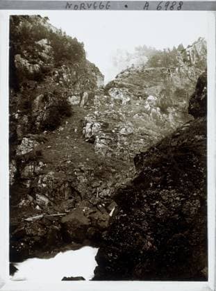 RECORD DATE NOT STATED Rjukan, Norway near the waterfall? , 1910 - Voyage of Albert Kahn and Auguste LÃ on in Scandinavia - (August 9 - September 14) (French - ï»¿Rjukan , Norvege Pres de la cascade ?). Landscape, mount , mountain, watercourse, hydrography, throat, Nature , Environment, NORVEN, ROVE THE SEFT DISIT A ODDA latterfos Copyright: xpiemagsx AKahnlpie020223-962 !ACHTUNG AUFNAHMEDATUM GESCHÄTZT!