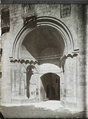 RECORD DATE NOT STATED Jerusalem, Palestine Entrance to the Cathedral of Saint Jacques , 1918 - Near East, Egypt, Palestine, Cyprus - Paul Castelnau (photographic section of the armies) - (January 9 -October 6) (French - ï»¿JÃ rusalem , Palestine EntrÃ e de la cathÃ drale Saint Jacques). Christianity, Orthodox Church, Porte, Muqarnas, Religious Architecture, Religion , Habitat , Architecture, Palestine, Jerusalem, entrance to St Jacques Le Majeur, currently Cathedral of Armenians Copyright: xpiemagsx AKahnlpie020223-304 !ACHTUNG AUFNAHMEDATUM GESCHÄTZT!