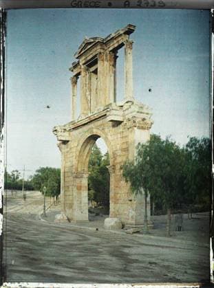 RECORD DATE NOT STATED Athens, Greece s door of Hadrian , 1913 - Balkans, Italy - Jean Brunhes and Auguste LÃ on - (September - October 23) (French - ï»¿Athenes , Grece La porte d Hadrien). Political figure, archaeological vestige, public civil architecture, emperor, door, arc , arcade , arceau, antiquity, pediment, Personality, Habitat , Architecture, Art, Greece, Athens, Hadrian arc Copyright: xpiemagsx AKahnlpie020223-4375 !ACHTUNG AUFNAHMEDATUM GESCHÄTZT!