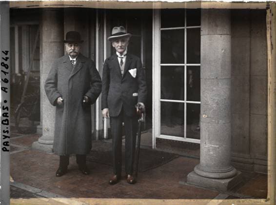 RECORD DATE NOT STATED Schevengue, The Hague, Netherlands Monsieur de Lacroix accompanied by Monsieurs Hymans, Minister of Foreign Affairs in Belgium , 1929 - Netherlands - StÃ phane Passet - (August 17-31) (French - ï»¿Scheveningue , La Haye , Pays-Bas Monsieur de Lacroix accompagnÃ de Monsieurs Hymans , ministre des Affaires Ã trangeres de Belgique). Political figure, portrait, diplomacy, peace, repairs, man, Personality, human beings, international relations, First World War, Holland, The Hague, MM. Hymans, Minister of Aff. Strangers of Belgium and Mr de Lacroix Copyright: xpiemagsx AKahnlpie020223-17682 !ACHTUNG AUFNAHMEDATUM GESCHÄTZT!