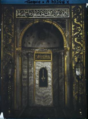 RECORD DATE NOT STATED Constantinople (current Istanbul), Turkey the Mihrab indicating the management of Mecca in the apse of Aya Sophia Camii ( Holy Sophie Mosque ) , 1912 - Turkey - StÃ phane Passet - (September) (French - ï»¿Constantinople ( actuelle Istanbul ) , Turquie Le mihrab indiquant la direction de la Mecque dans l abside de la Aya Sophia Camii ( Â«mosquÃ e Sainte-SophieÂ» )). Inner view, Islam, religious or votive inscription, mosque, mihrab , minbar, religious architecture, Habitat , Architecture , Religion , Inscription , information Copyright: xpiemagsx AKahnlpie020223-18813 !ACHTUNG AUFNAHMEDATUM GESCHÄTZT!