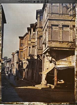 RECORD DATE NOT STATED Constantinople (current Istanbul), Turkey a street bordered by small wooden buildings , 1912 - Turkey - StÃ phane Passet - (September) (French - ï»¿Constantinople ( actuelle Istanbul ) , Turquie Une rue bordÃ e de petits immeubles en bois). Housing, rue , Quartier, Habitat , Architecture, Turkey, Stamboul, a street Copyright: xpiemagsx AKahnlpie020223-4996 !ACHTUNG AUFNAHMEDATUM GESCHÄTZT!